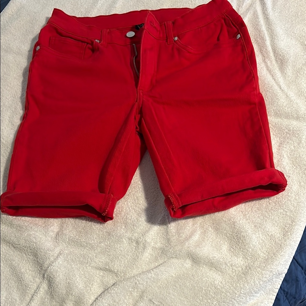 VENUS Red Bermuda Shorts Vibrant Denim Style